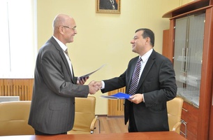Підписання угоди із грузинським професором Зазою Бохуа