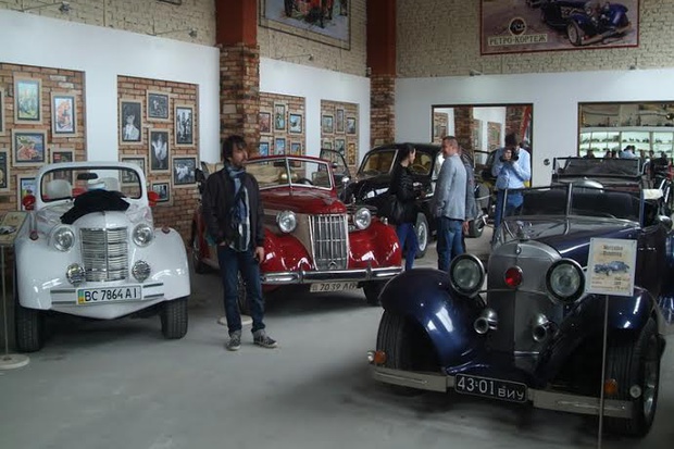 У Тернополі відкрито музей старовинних автомобілів !