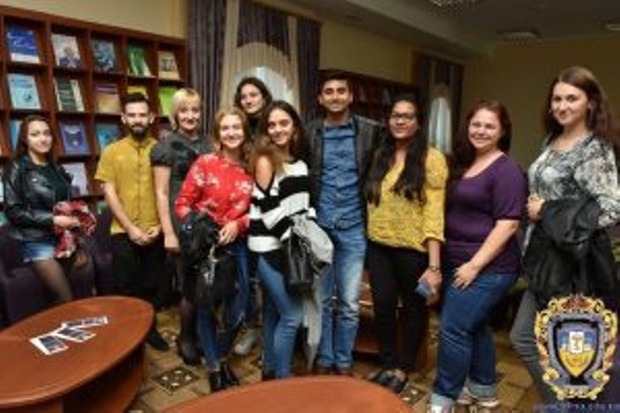 У Тернопільському медуніверситеті презентували українсько-індійську розмовну школу